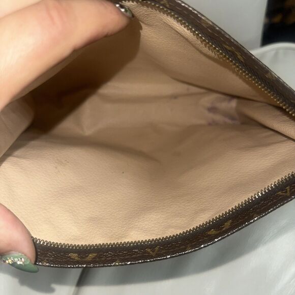 Authentic Louis Vuitton Monogram Toiletry Pouch 26 M47542 - Picture 10 of 15